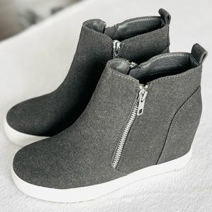 Athlefit Shoes Size 6.5